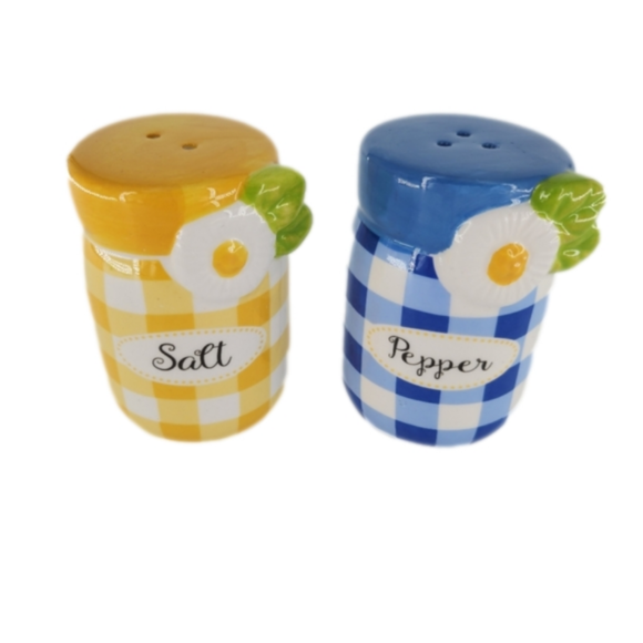 Country Market Salt & Pepper Shakers NWOT - Picture 1 of 4